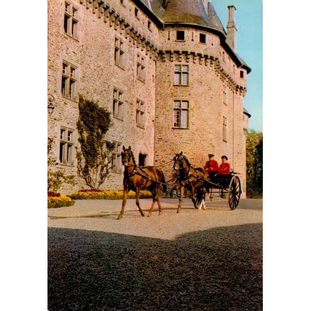 CPSM Pompadour charrette anglaise attelée en tandem devant le château du Haras