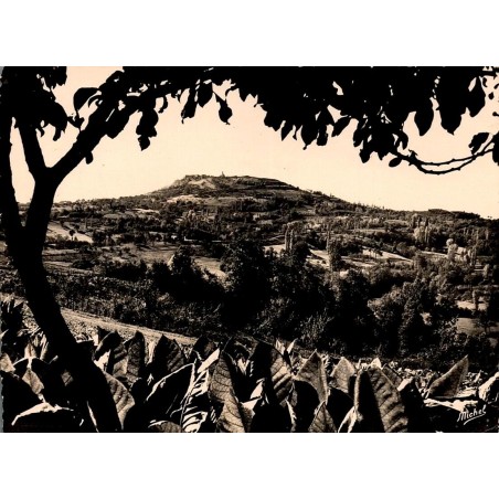 CPSM Yssandon vue du Puy d’Yssandon-la-Tour en Corrèze, carte écrite en 1957