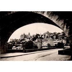 CPSM Uzerche vieux châteaux et Pont Turgot, vue sous une arche, Corrèze