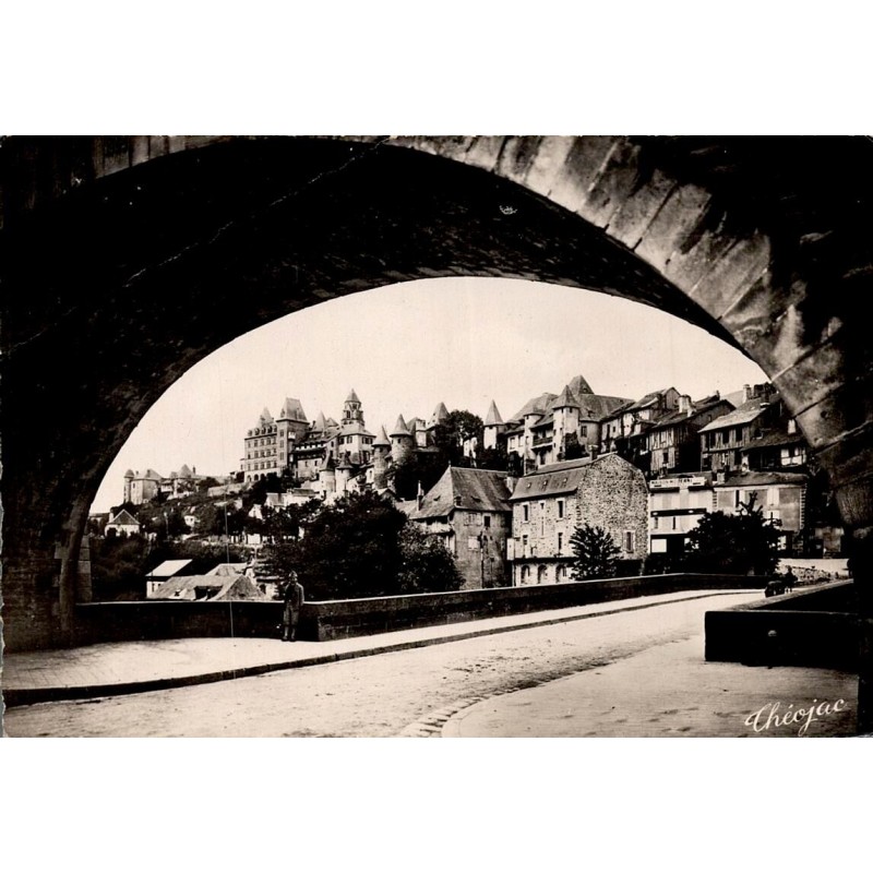 CPSM Uzerche vieux châteaux et Pont Turgot, vue sous une arche, Corrèze