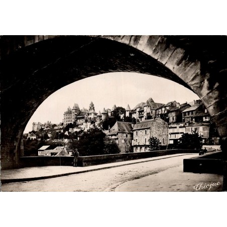 CPSM Uzerche vieux châteaux et Pont Turgot, vue sous une arche, Corrèze