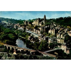 CPSM Uzerche vue générale de la cité dominant la Vézère, Corrèze