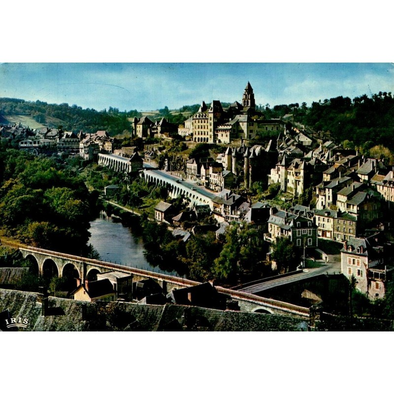 CPSM Uzerche vue générale de la cité dominant la Vézère, Corrèze