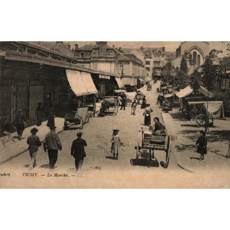 Carte postale ancienne – Vichy – Le Marché animé
