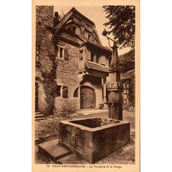 Carte postale ancienne de la fontaine et de la forge au château du Haut-Koenigsbourg