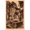 Carte postale ancienne de la fontaine et de la forge au château du Haut-Koenigsbourg