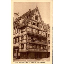 Carte postale ancienne d’une maison à galeries à Strasbourg