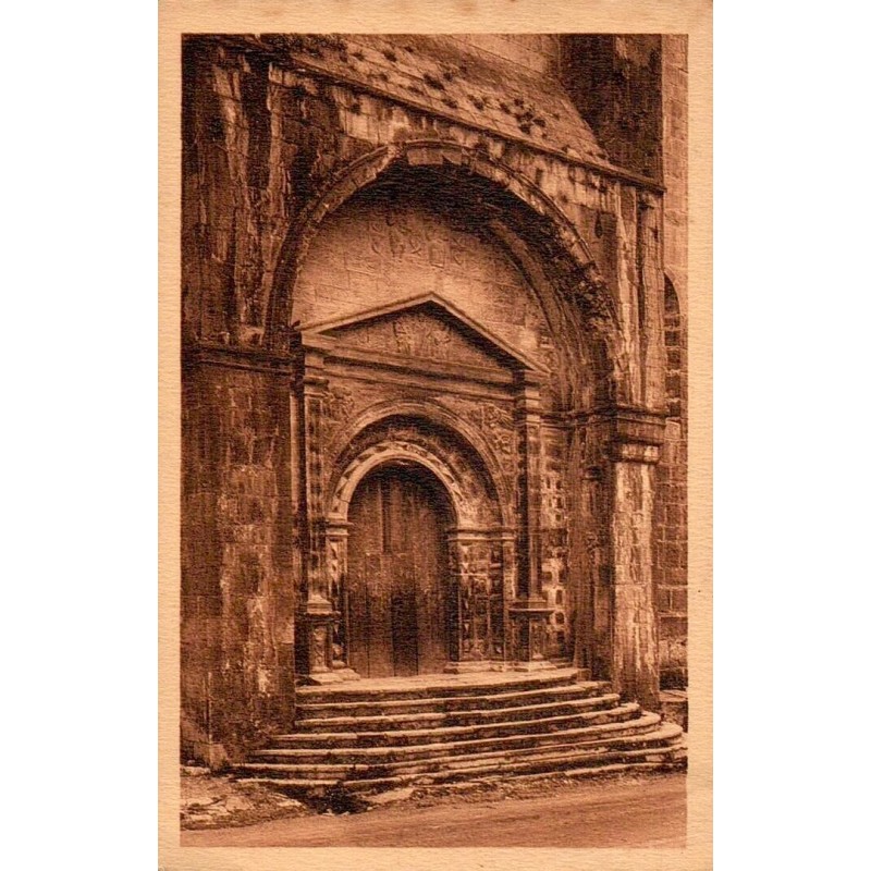 Carte postale ancienne du portail de l’église d’Urrugne au Pays Basque