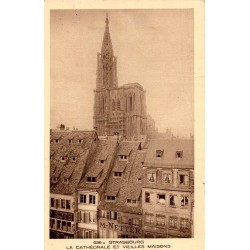 Carte postale ancienne de la cathédrale de Strasbourg et des vieilles maisons