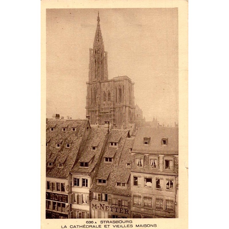 Carte postale ancienne de la cathédrale de Strasbourg et des vieilles maisons