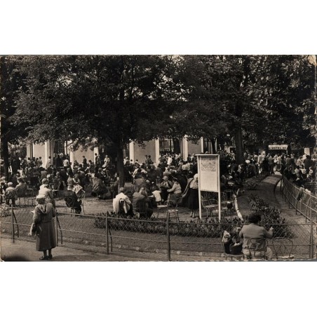 Carte postale ancienne – Vichy, coin près de la Source de l’Hôpital (Parc des Sources)