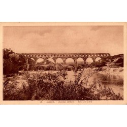 Carte postale ancienne de l’aqueduc romain du Pont du Gard près de Nîmes