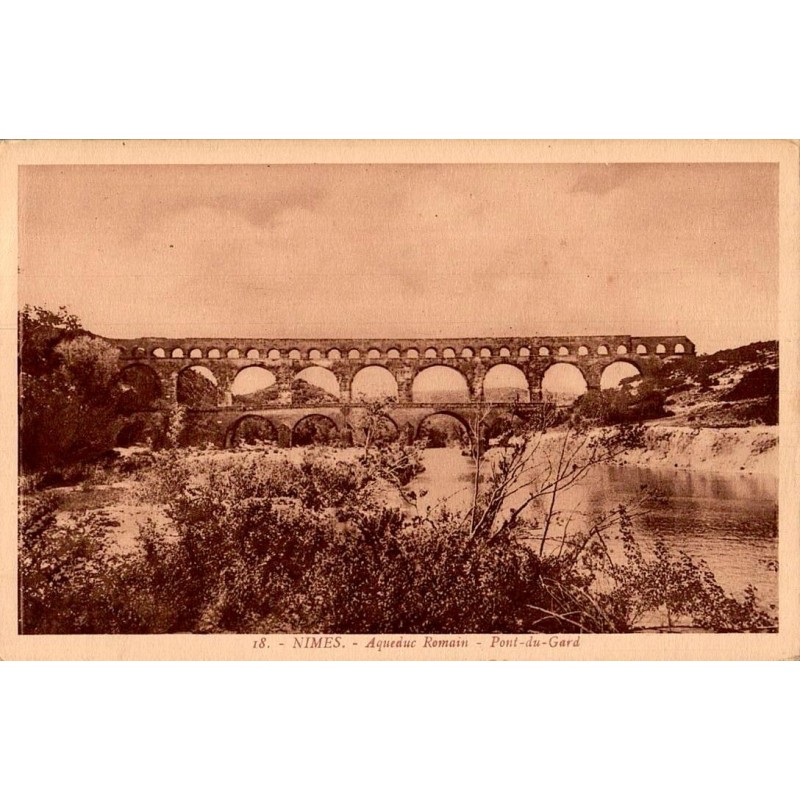 Carte postale ancienne de l’aqueduc romain du Pont du Gard près de Nîmes