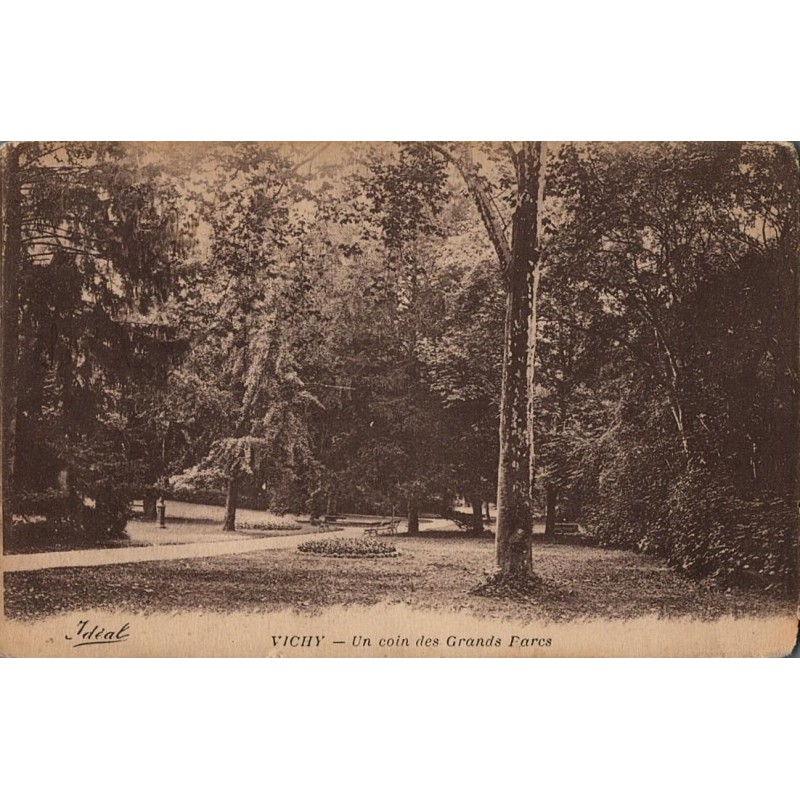 Carte postale ancienne – Vichy – Vue d’un coin des grands parcs