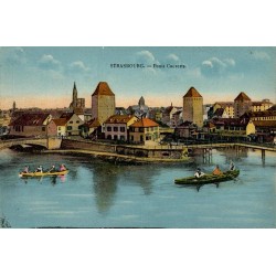 Carte postale ancienne montrant les Ponts Couverts à Strasbourg au bord de la rivière Ill