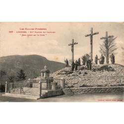 Carte postale ancienne Lourdes XIIe station du Calvaire Jésus meurt sur la Croix