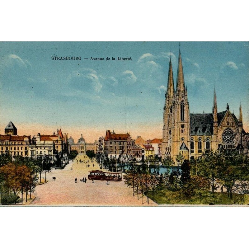 Carte postale ancienne de l’Avenue de la Liberté à Strasbourg avec bâtiments et tramway