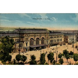 Carte postale ancienne de la gare de Strasbourg avec bâtiment et quais