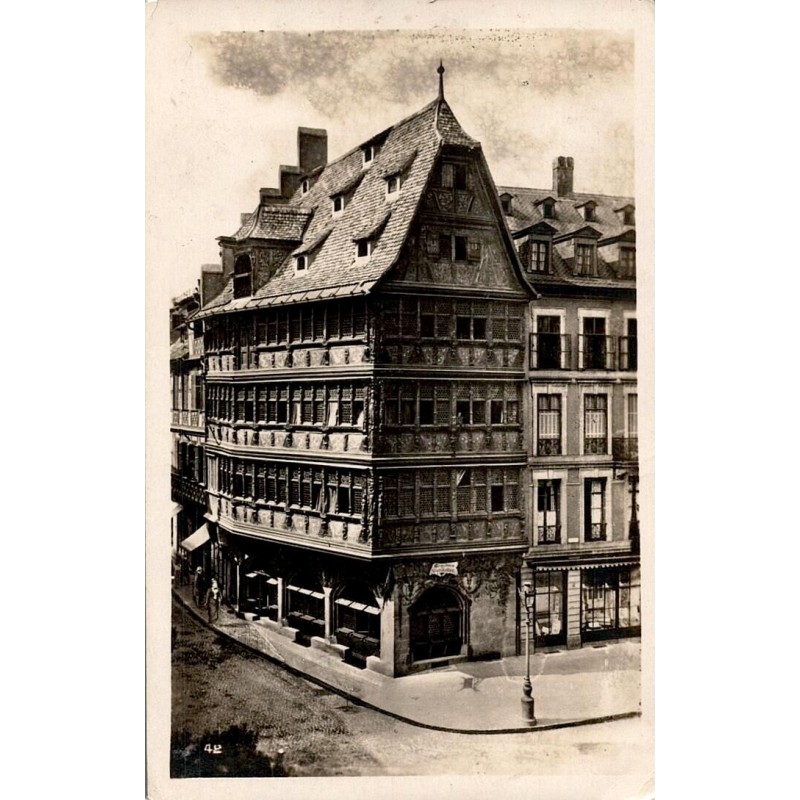 Carte postale ancienne de la Maison Kammerzell à Strasbourg façade historique