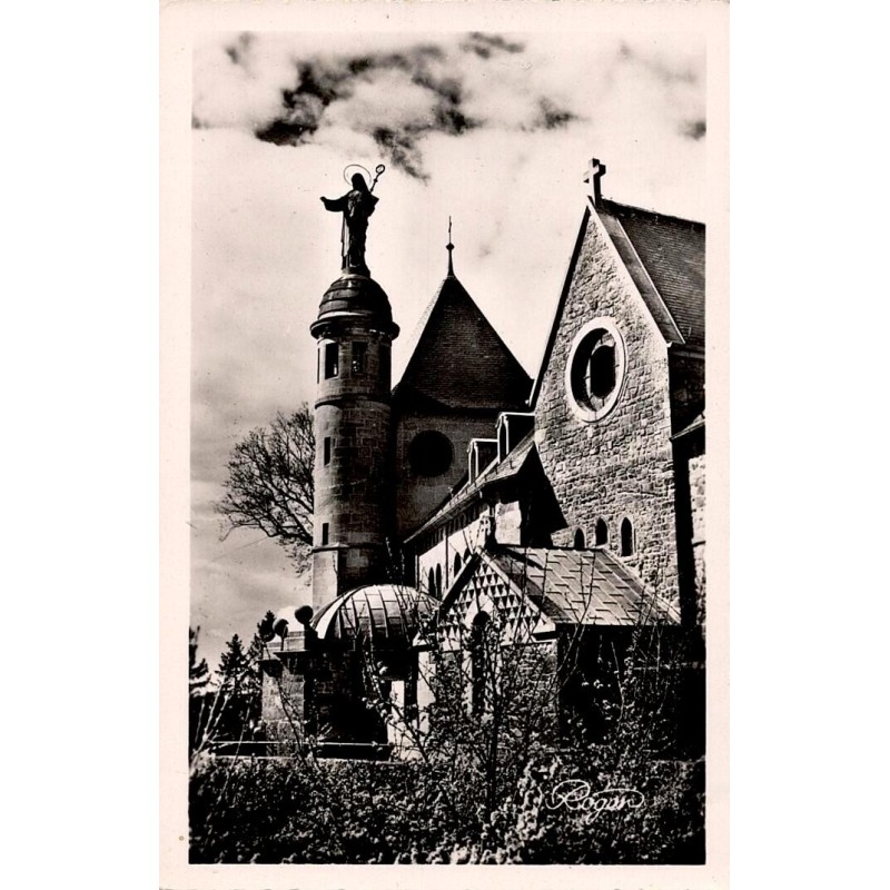 Carte postale ancienne du Mont Sainte-Odile montrant la statue de Sainte Odile dans le Bas-Rhin