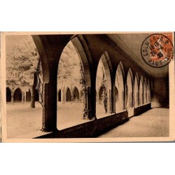 Carte postale ancienne du cloître des Dominicains à Colmar avec galeries voûtées