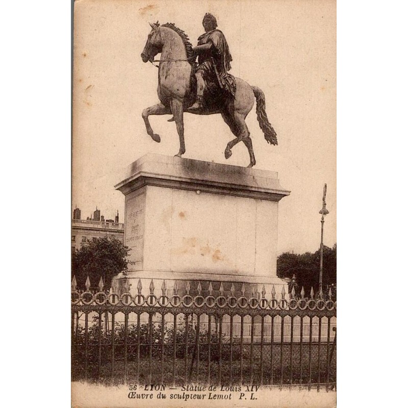 Carte postale ancienne de la statue de Louis XIV à Lyon, œuvre du sculpteur Lemot