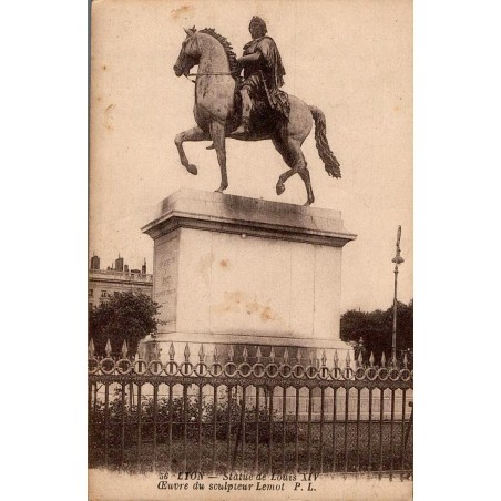 Carte postale ancienne de la statue de Louis XIV à Lyon, œuvre du sculpteur Lemot