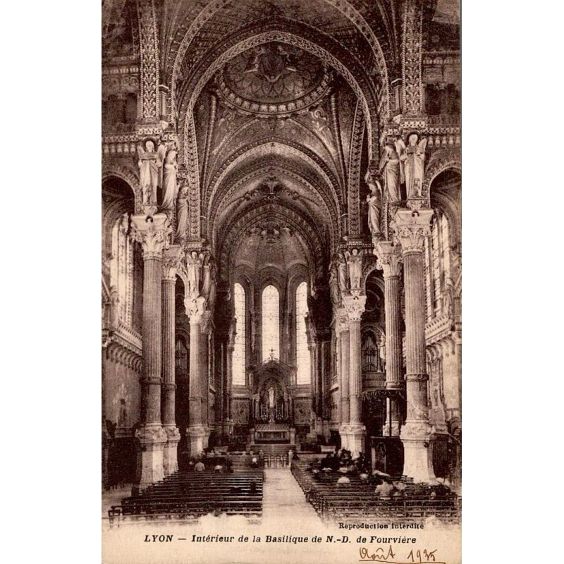 Carte postale ancienne de l’intérieur de la basilique Notre-Dame de Fourvière à Lyon