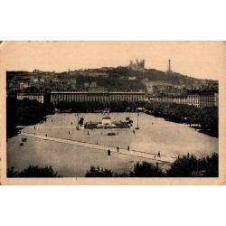 11 - LYON - Place Belecour - Vue d'ensemble