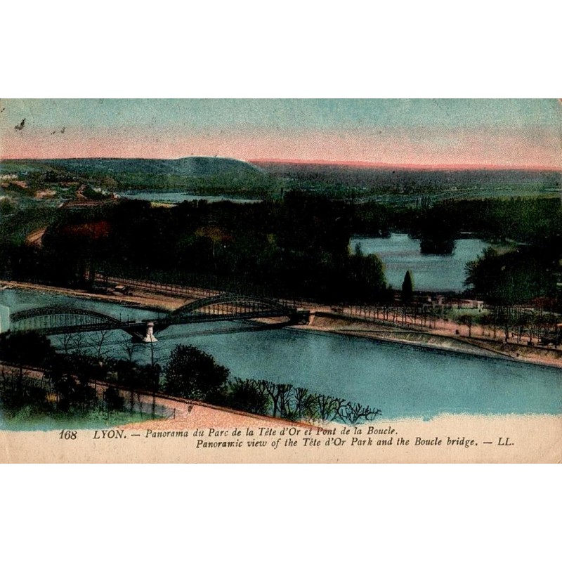 Carte postale ancienne du panorama du Parc de la Tête d’Or à Lyon avec le Pont de la Boucle