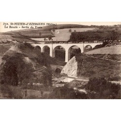 Carte postale ancienne de Saint-Nizier-d’Azergues montrant la sortie du train à La Boucle