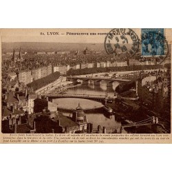 Carte postale ancienne de Lyon montrant la perspective des ponts sur la Saône