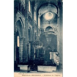 Carte postale ancienne montrant l’intérieur de l’église de Semur-en-Brionnais