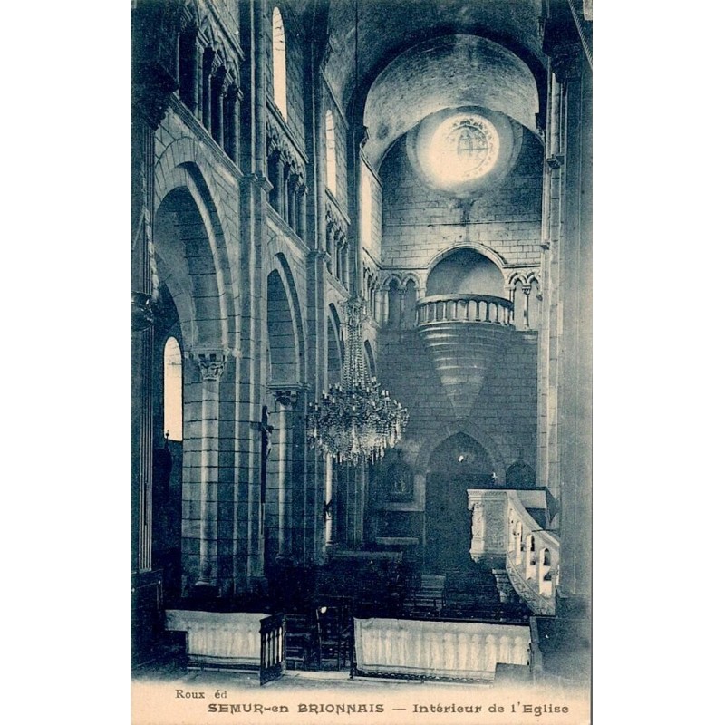 Carte postale ancienne montrant l’intérieur de l’église de Semur-en-Brionnais