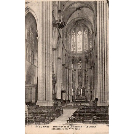 Carte postale ancienne montrant l’intérieur de la cathédrale du Mans avec vue sur le chœur consacré en 1254