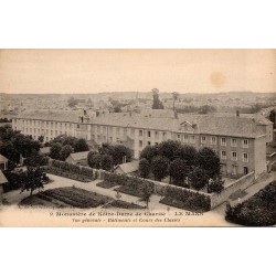Carte postale ancienne du Mans avec vue générale du Monastère de Notre-Dame de Charité et des cours de classes