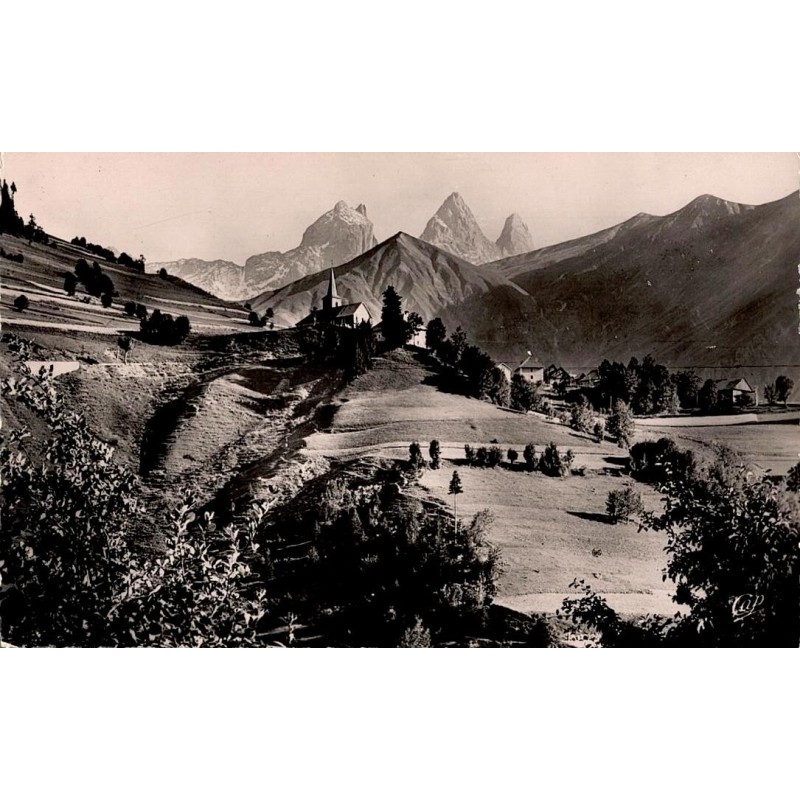 Carte postale ancienne de Saint-Jean-de-Maurienne montrant la route du Glandon, Montrond et les Aiguilles d’Arves