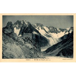 Carte postale ancienne de Chamonix montrant le Refuge du Requin à 2516 m en haute montagne