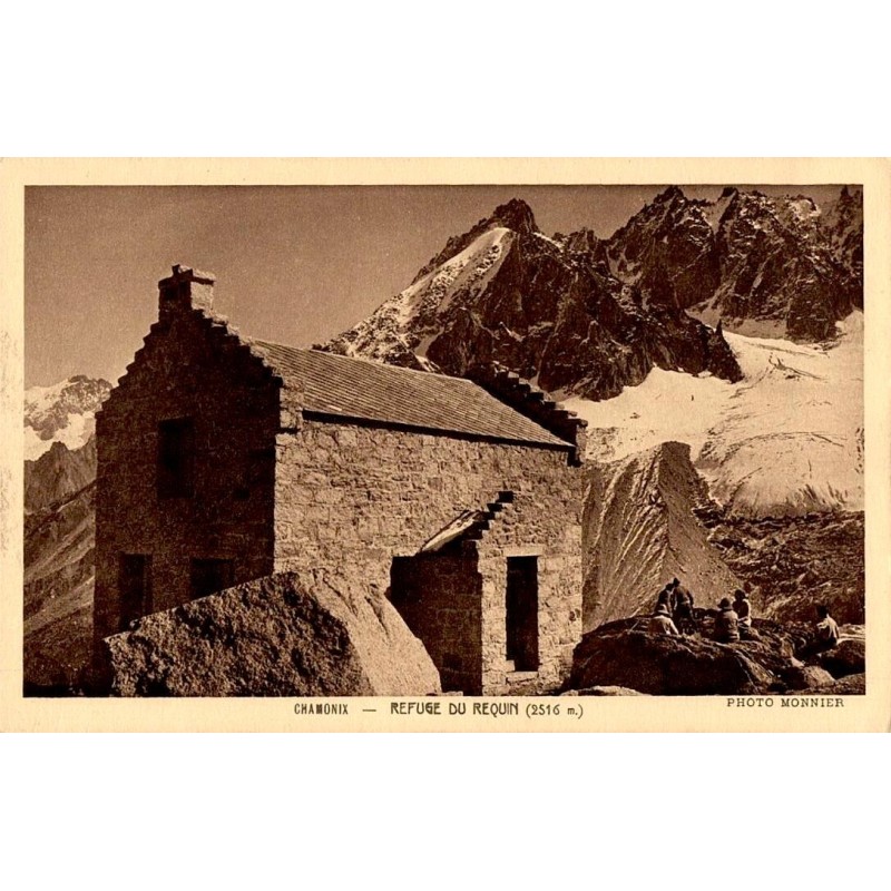 Carte postale ancienne de Chamonix montrant le Refuge du Requin à 2516 m en haute montagne