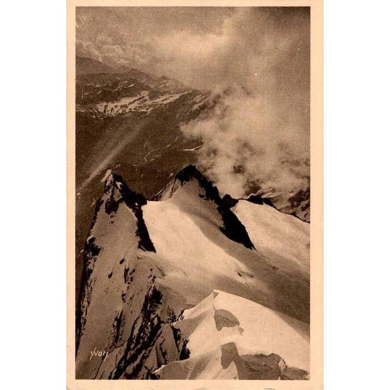 Carte postale ancienne du massif du Mont-Blanc montrant l’arête sud-est du Mont-Blanc à 3830 m
