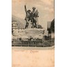 Carte postale ancienne de Chamonix montrant le Monument Saussure dans un cadre urbain