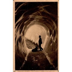Carte postale ancienne de Chamonix montrant la grotte du glacier des Bossons en Haute-Savoie