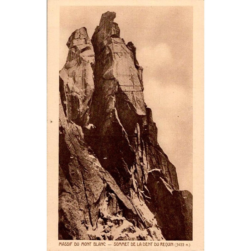 Carte postale ancienne du massif du Mont-Blanc montrant le sommet de la Dent du Requin à 3422 m