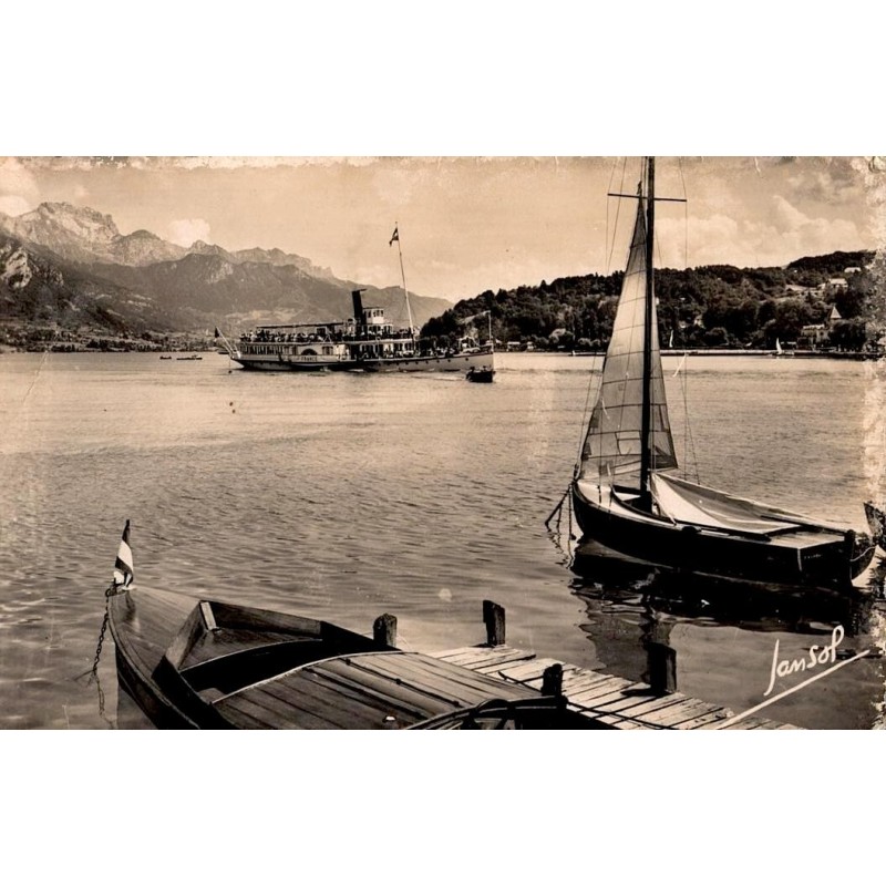 Annecy (Haute Savoie) - Le "FRANCE".  Dans le fond, la Tournette