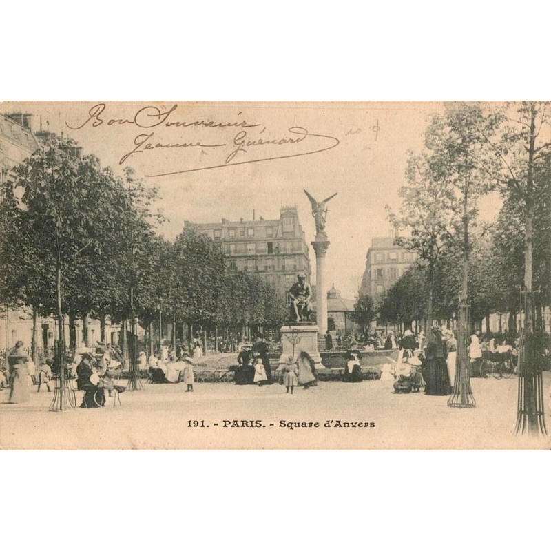 Carte postale ancienne de Paris montrant le Square d’Anvers dans un cadre de promenade verdoyant