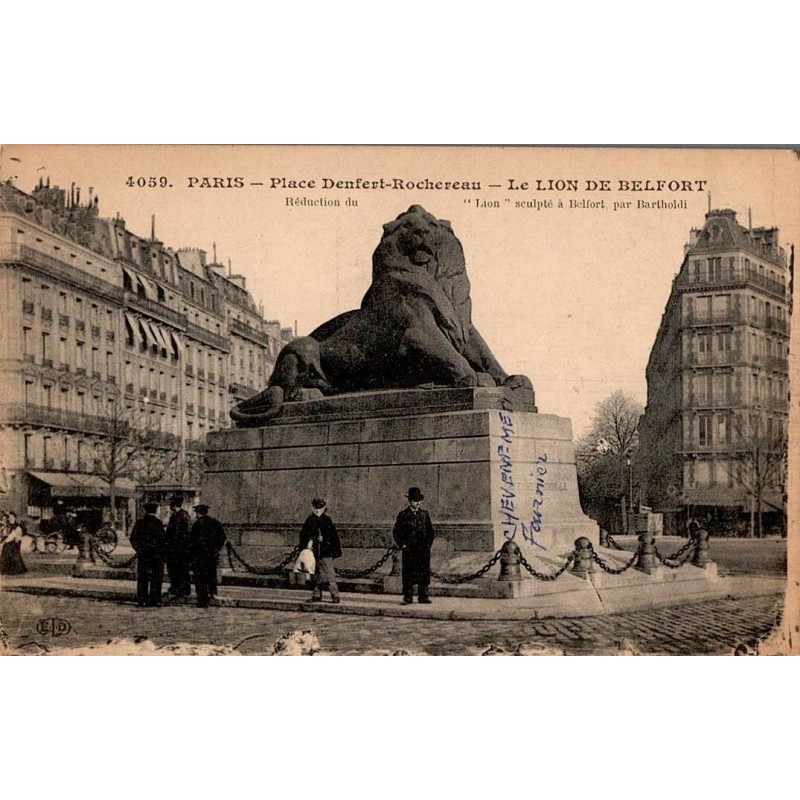 Carte postale ancienne de Paris montrant la place Denfert-Rochereau et le Lion de Belfort