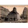 Carte postale ancienne de Paris montrant la place Denfert-Rochereau et le Lion de Belfort