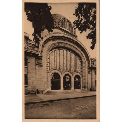 Carte postale ancienne – Entrée Grand Établissement Thermal – Vichy (Allier)