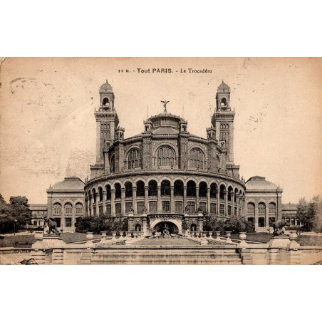 II M. Tout Paris - Le Trocadéro