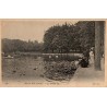 Carte postale ancienne du Bois de Boulogne montrant le Grand Lac dans une ambiance naturelle et vintage.